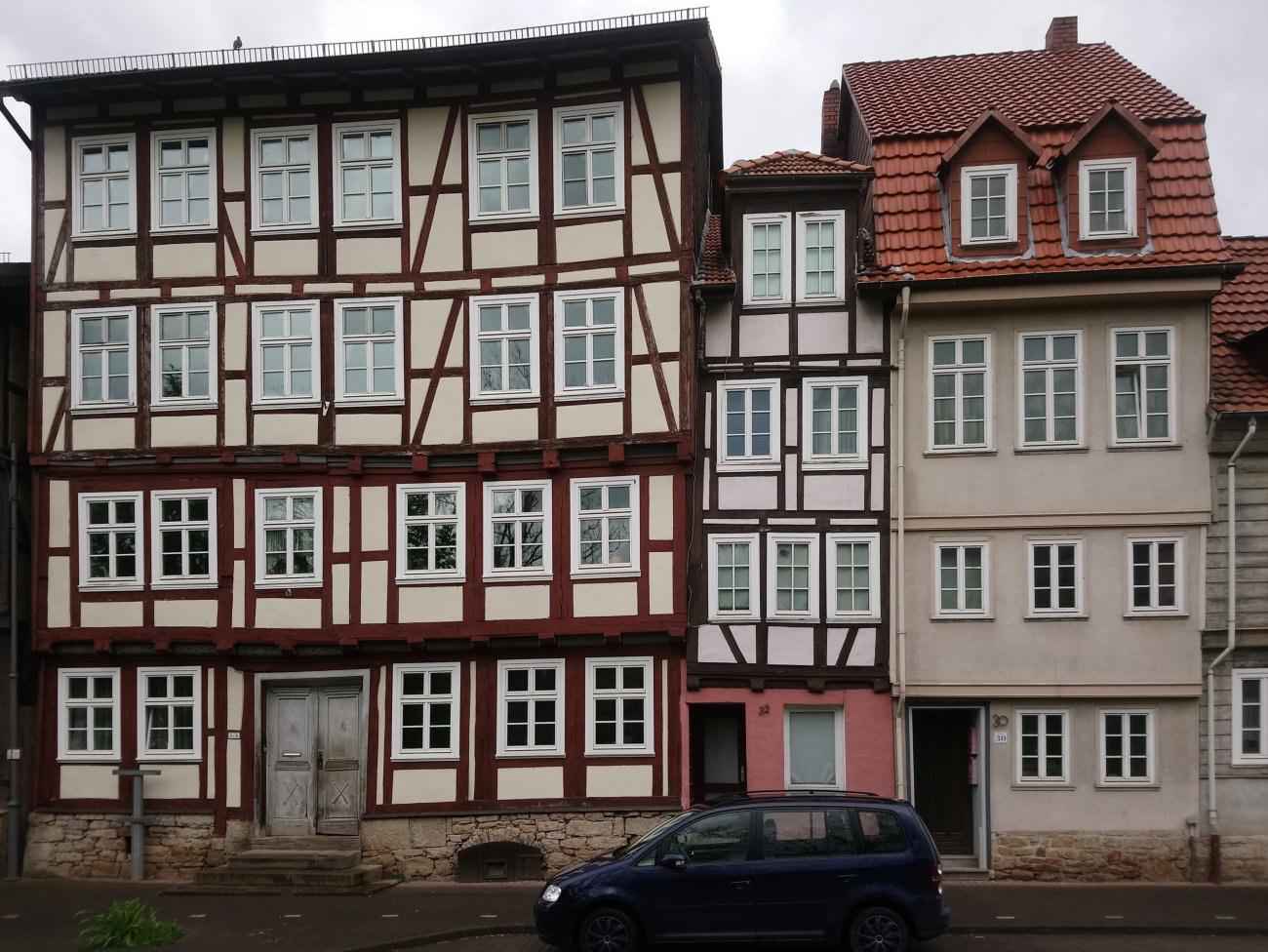 eingequetschtes Fachwerkhaus