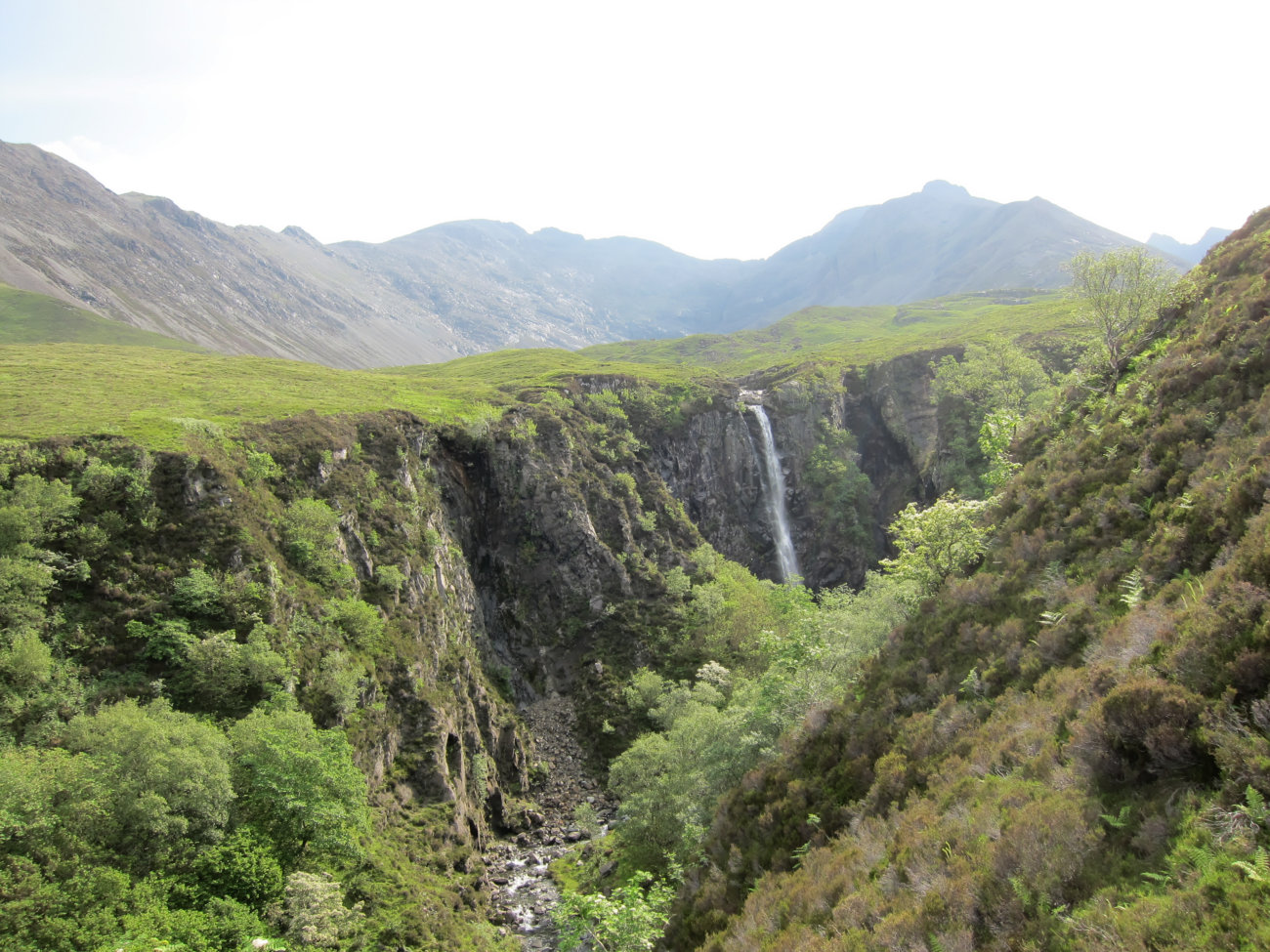 Klamm mit Wasserfall