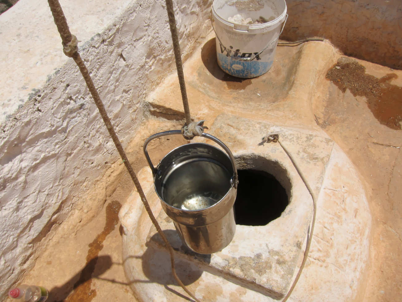 Zisterne an der Kirche