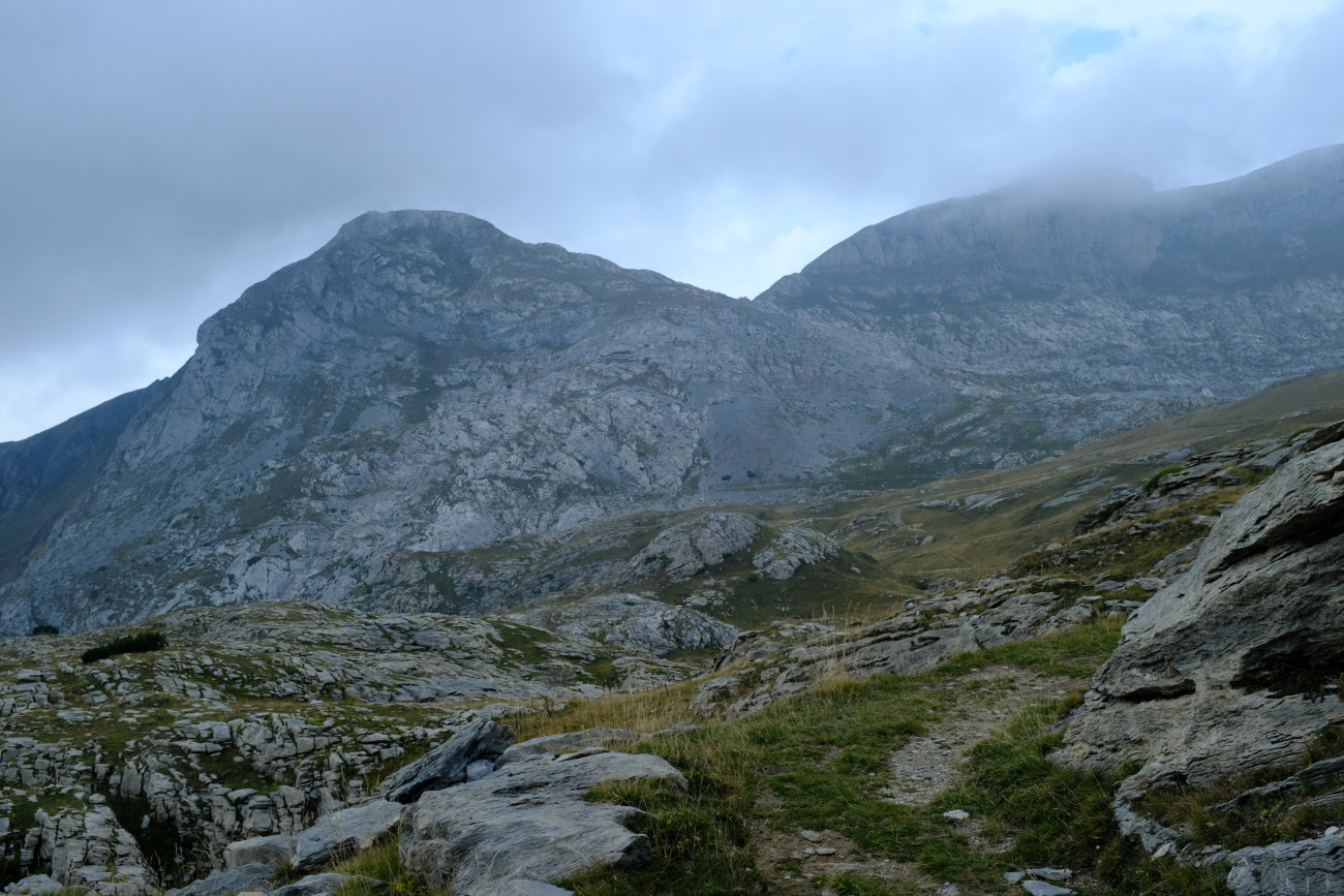 Weg in Karstlandschaft