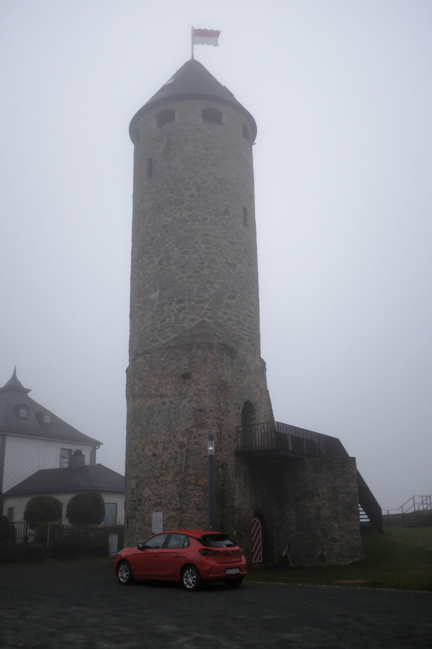 die Burg gleich neben dem Burghotel