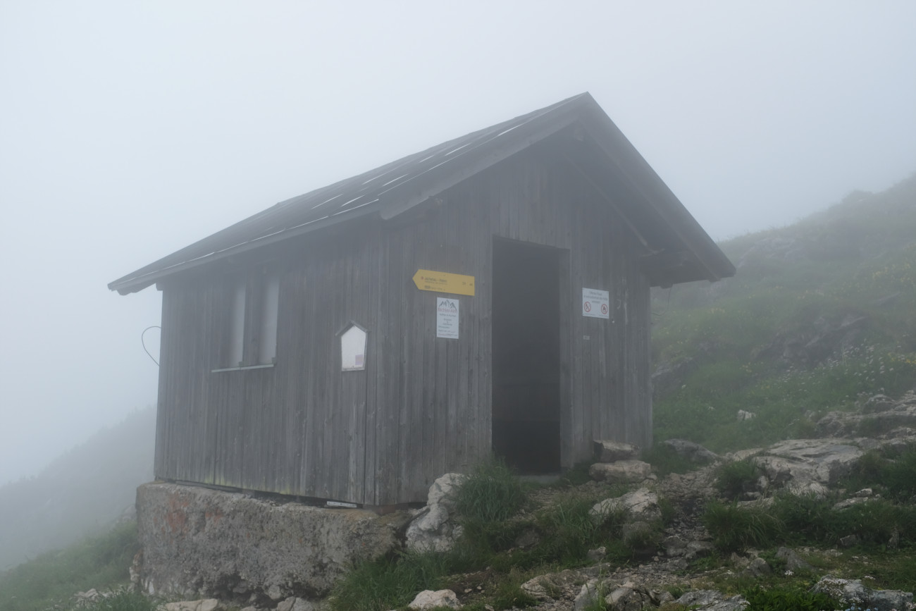 Hütte am Gipfel der Benediktenwand