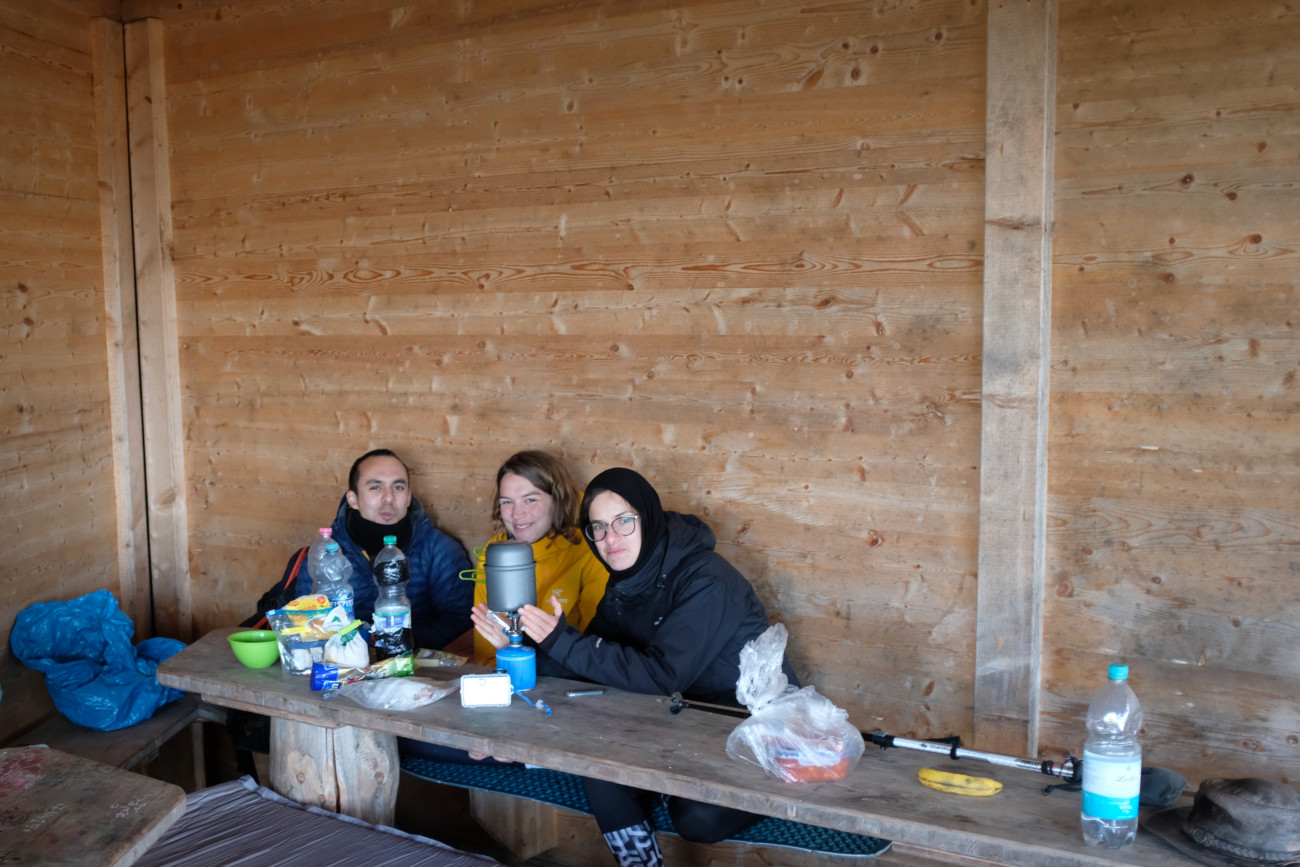 Kreuzweghütte innen