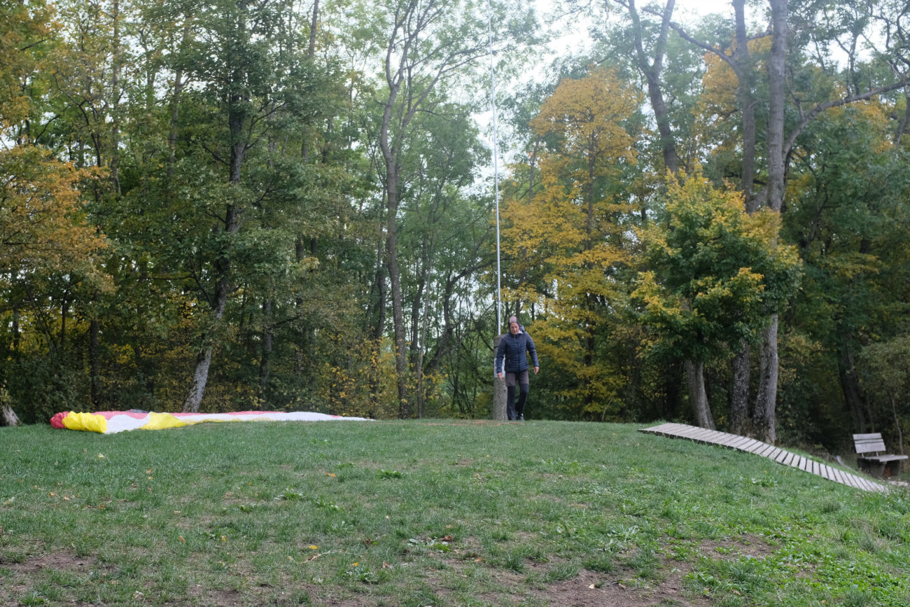 Gleitschirmfliegerin