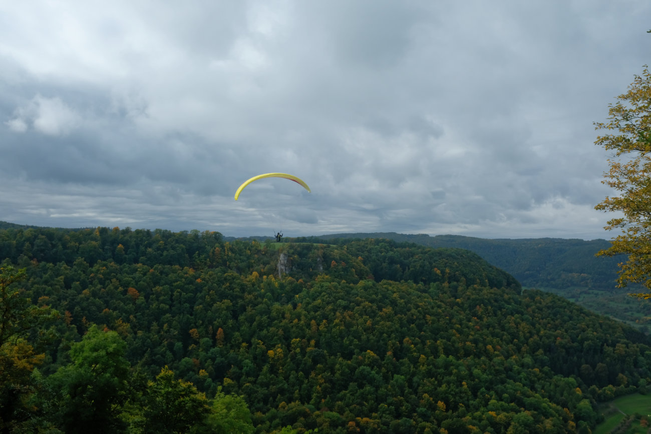 Gleitschirmfliegerin