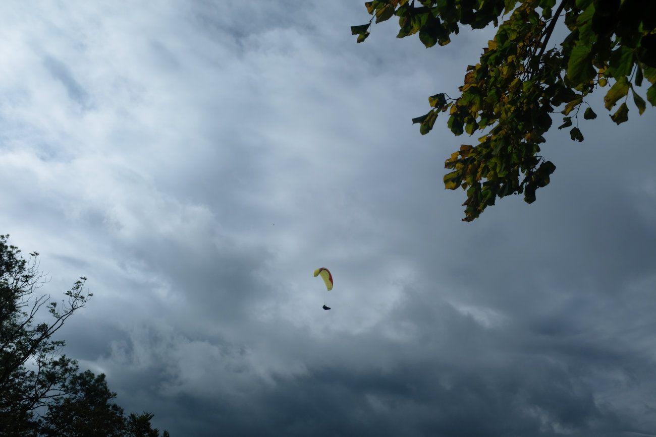 Gleitschirmfliegerin