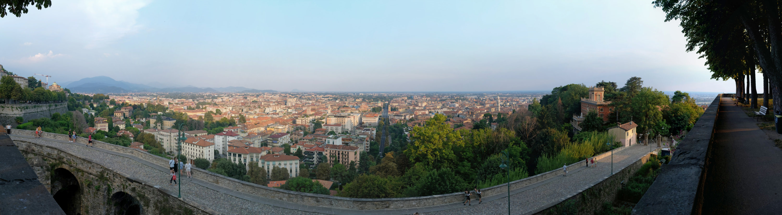 Bergamo, Blick von Oberstadt auf Unterstadt