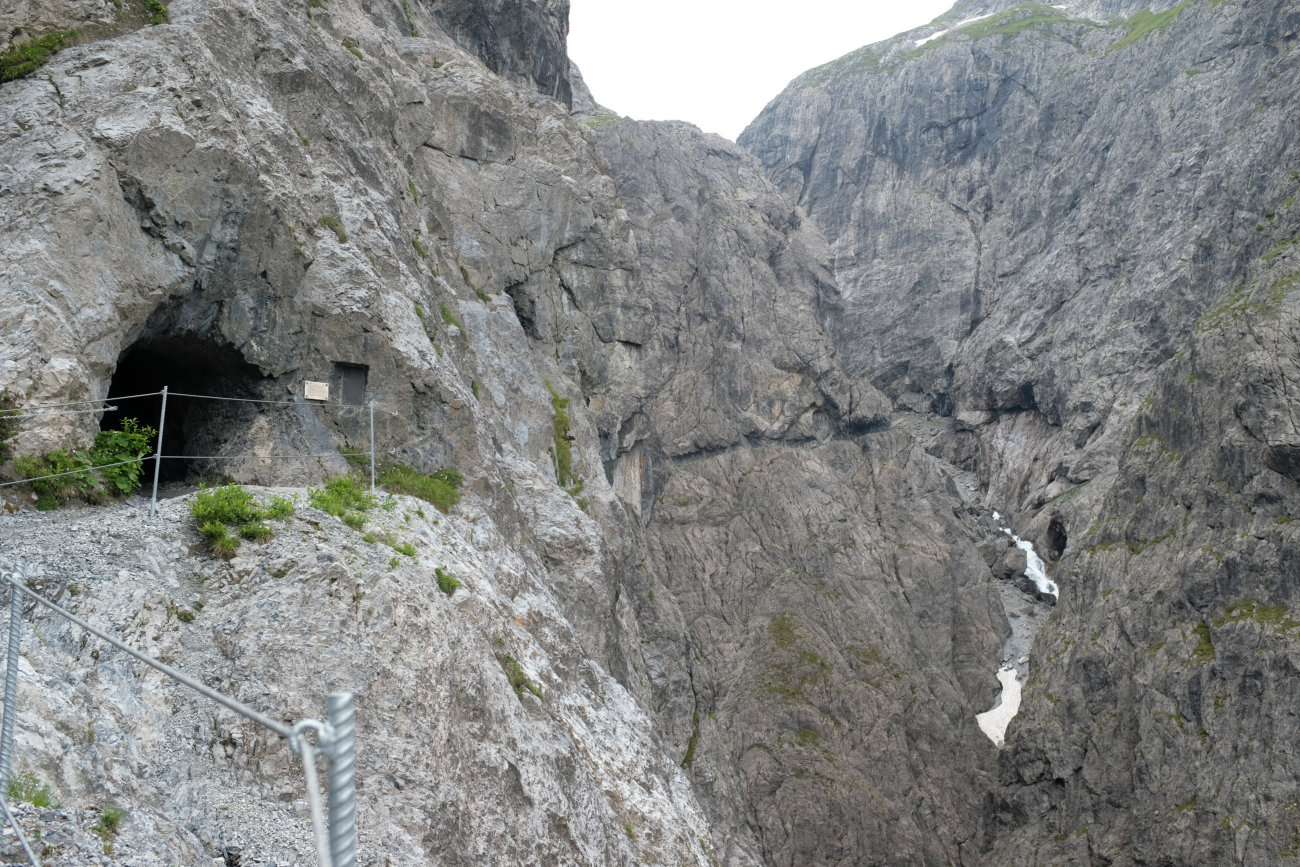 Tunnel und Felsgang