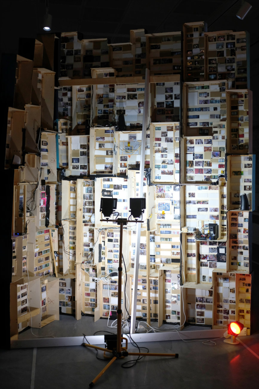 Tracey Snelling - Tenement Rising, Rückseite