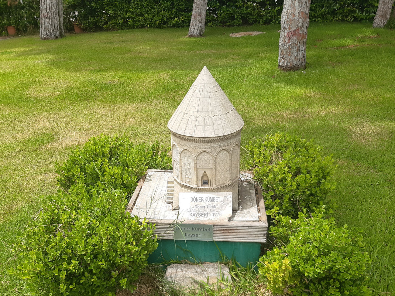 Döner Tomb