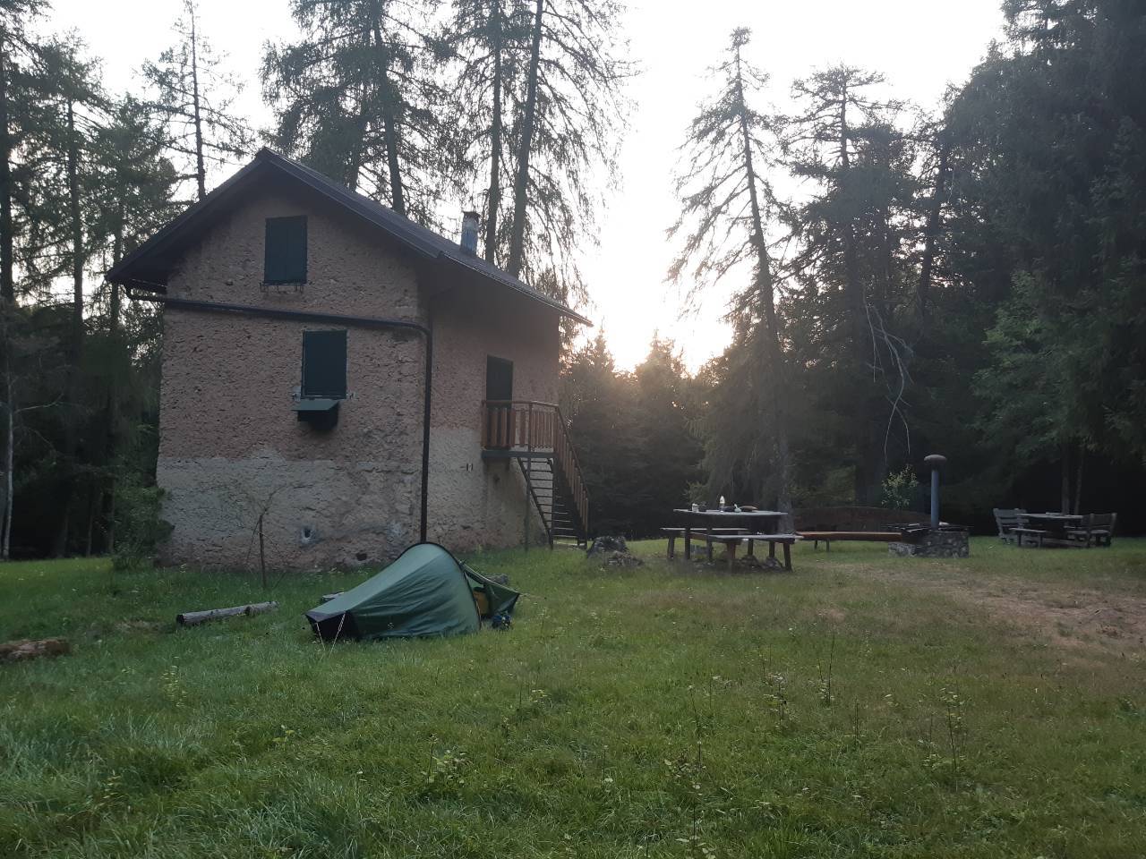 Zelt vor Biwak